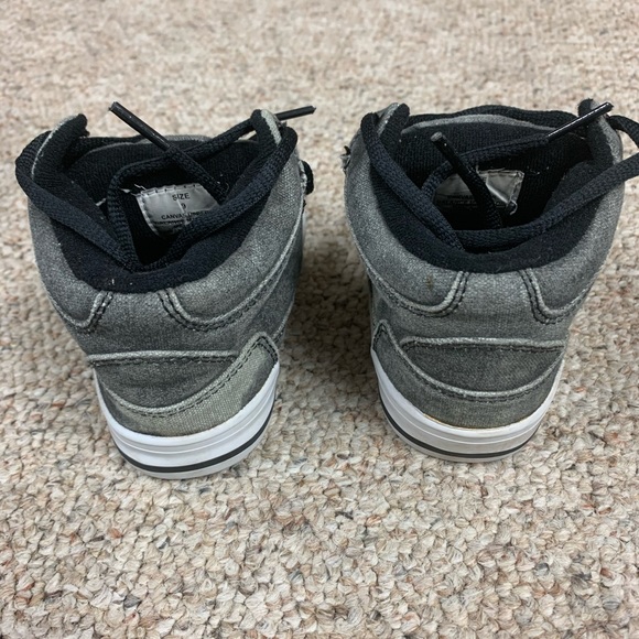 Children’s Place canvas shoes - Picture 3 of 4